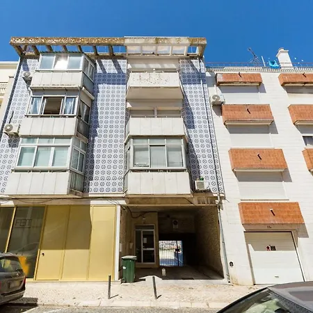 Guestready - Sunny Lisbon Apartment For 2