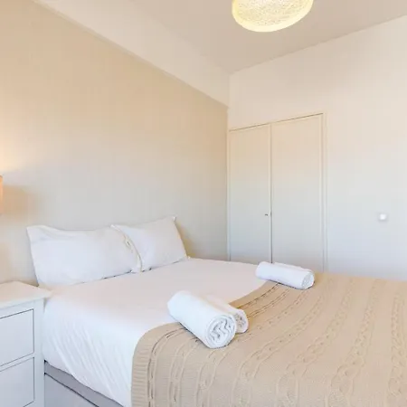 Guestready - Sunny Lisbon Apartment For 2