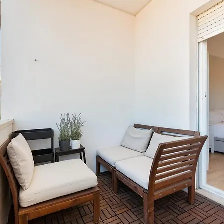 Guestready - Sunny Lisbon Apartment For 2 *
